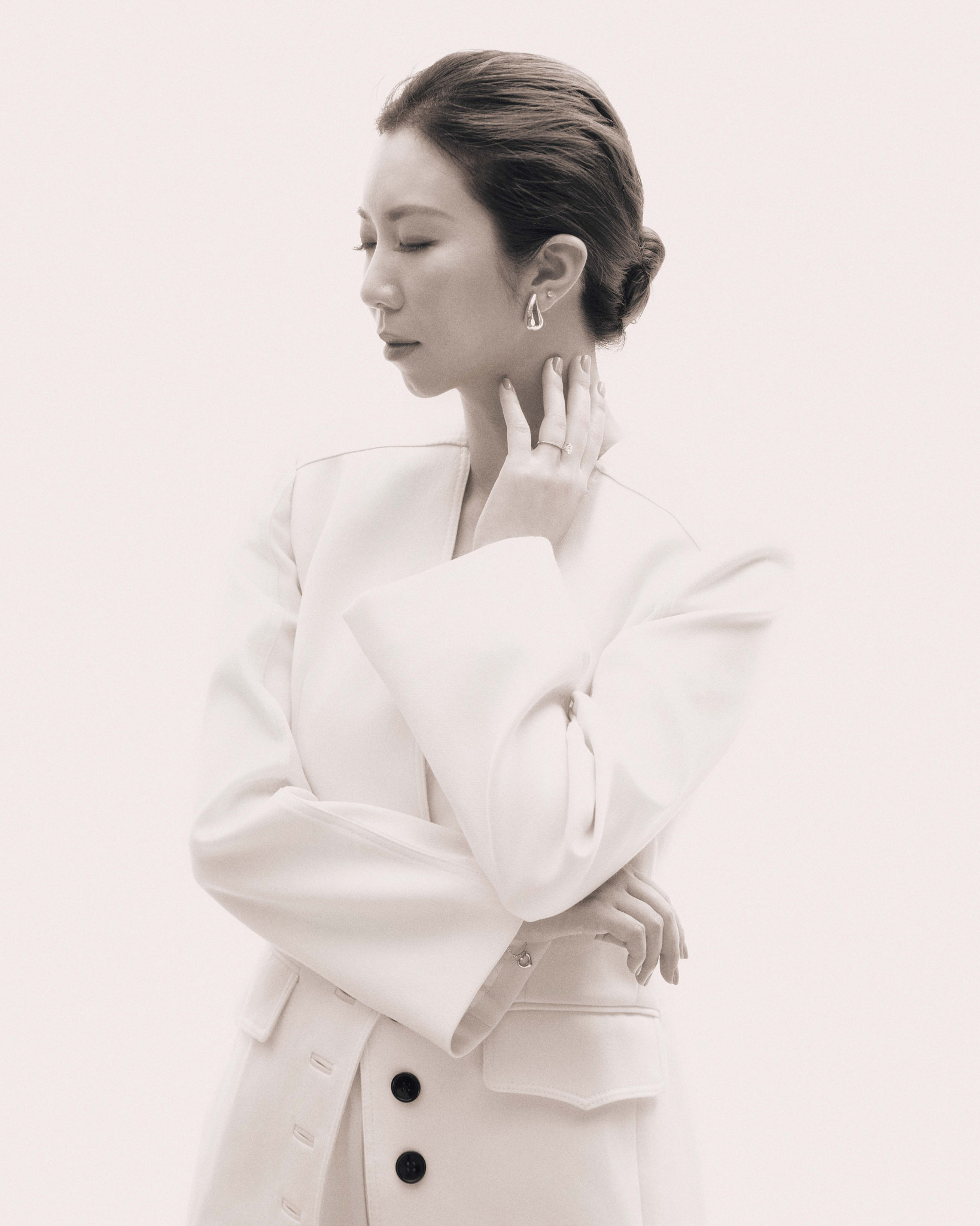 HÀ LINH NGUYỄN