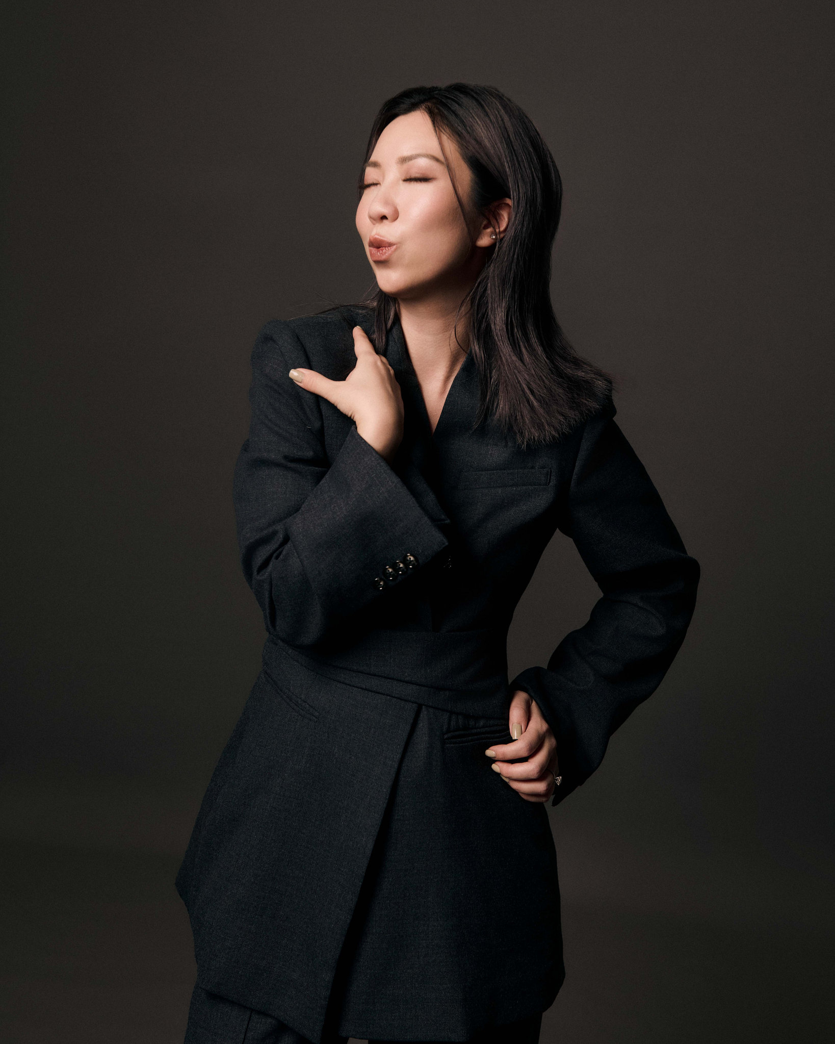 HÀ LINH NGUYỄN