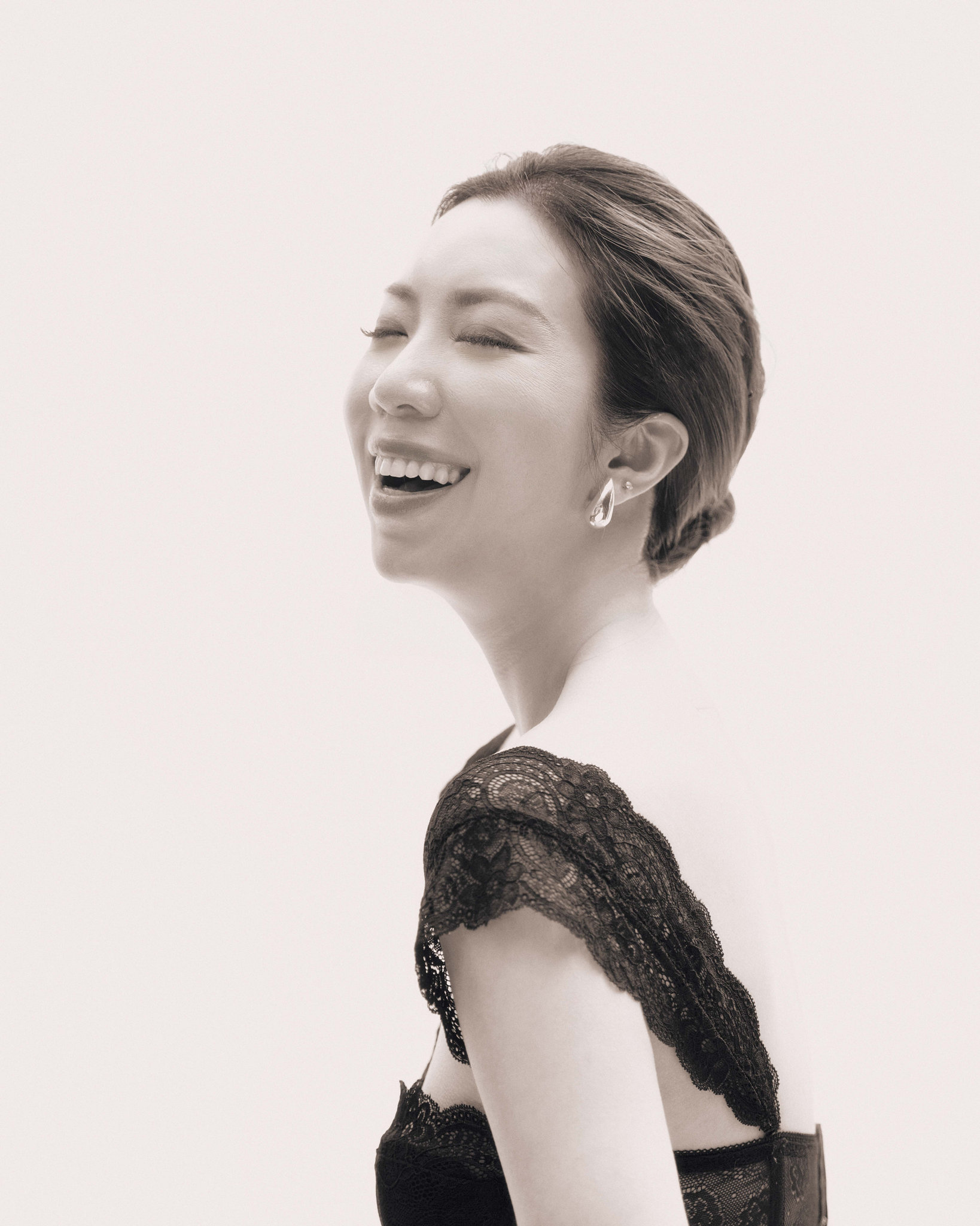 HÀ LINH NGUYỄN