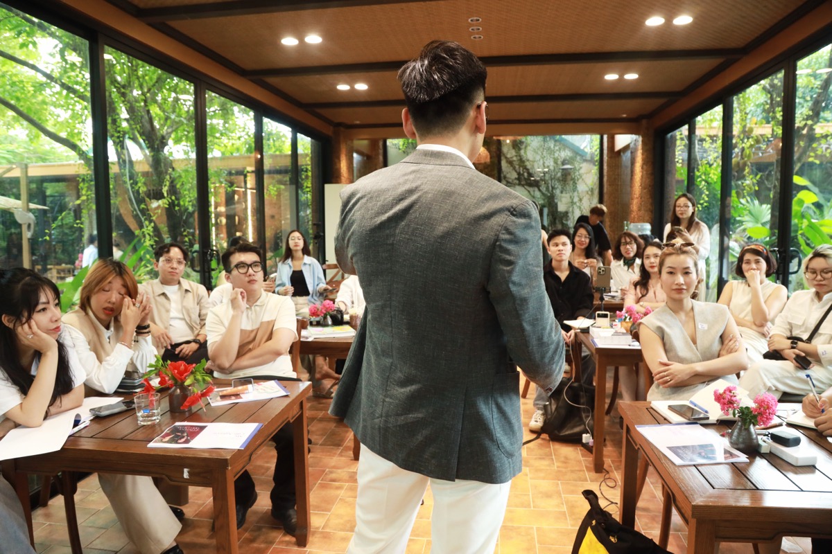 Việt Nguyễn Hữu chia sẻ tại workshop